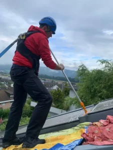 Höhenreinigung – Schmutzentfernung auf dem Dach