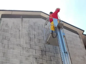 Fassadenreinigung in der Höhe