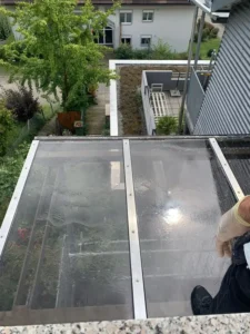 Vorher: Stark verschmutzte Glasfläche