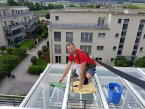 Reinigung von schwer zugänglichen Glasflächen